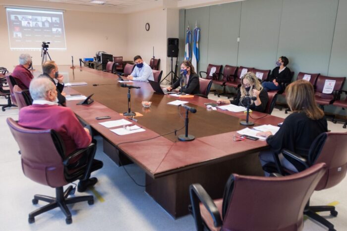 Pasan al recinto las leyes de "último adiós" y la de actualización del régimen de promoción y regulación de la actividad apícola