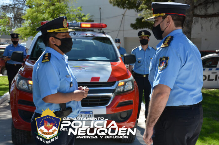 Peralta continúa entregando unidades móviles para engrosar el parque automotor de la Policía del Neuquén
