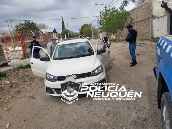 La División Montada y Canes secuestran un vehículo por infringir el decreto vigente