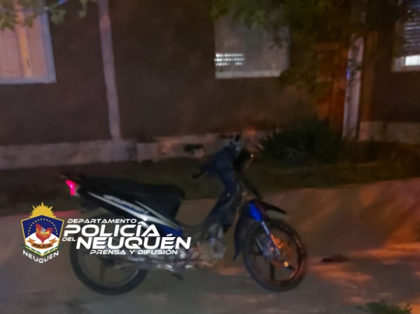 Dos sujetos robaron una moto, quisieron escapar y fueron demorados