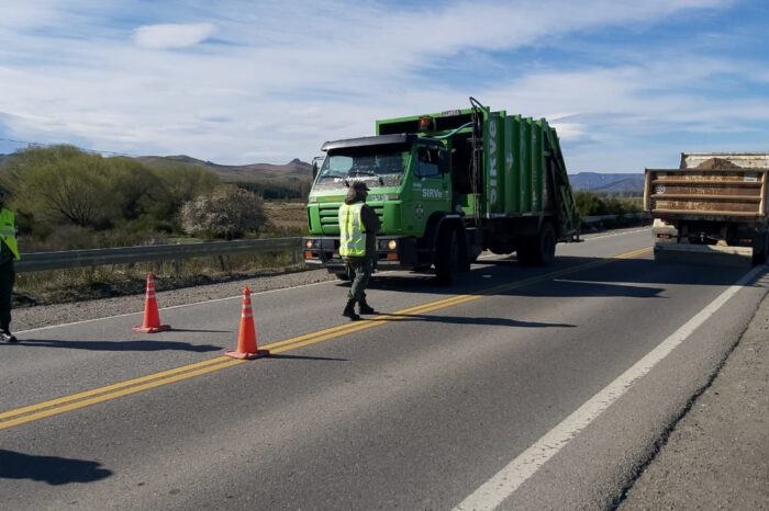 Junín de los Andes: Protesta de desocupados al costado de la Ruta Nacional 40