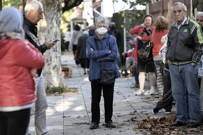 Cobran jubilados y pensionados con ingresos hasta $20.374 y DNI terminado en 4