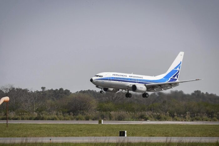 Destinos y fechas: cómo será la programación de vuelos regulares de octubre de Aerolíneas Argentinas