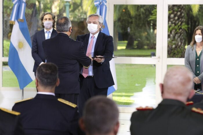 Fernández destacó rol de las fuerzas de seguridad en pandemia y les pidió preservar el Estado de Derecho