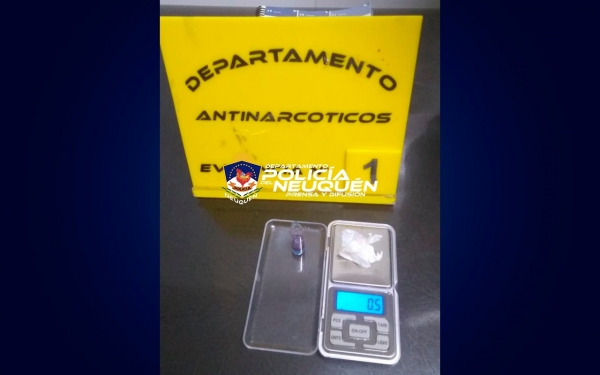 Fue a atenderse en el Hospital y tenía Clorhidrato Cocaína entre sus pertenencias