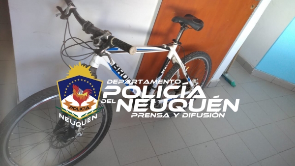 Recuperan bicicleta en un allanamiento y se la regresan a su propietario