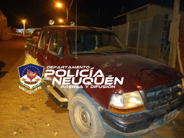 Policía recupera una camioneta que había sido robada  en Centenario