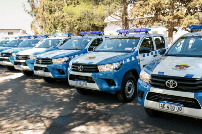 Entregaron 16 camionetas a la Policía provincial