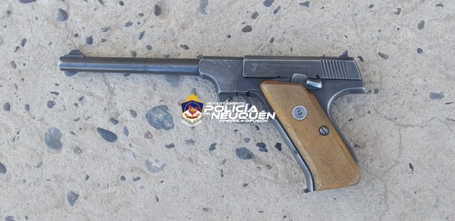 Centenario: Un arma secuestrada y dos hombres demorados