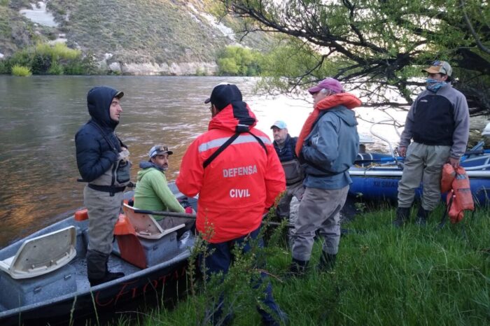 Intensa búsqueda de un guía de pesca desaparecido tras darse vuelta su bote en las aguas del Río Chimehuín