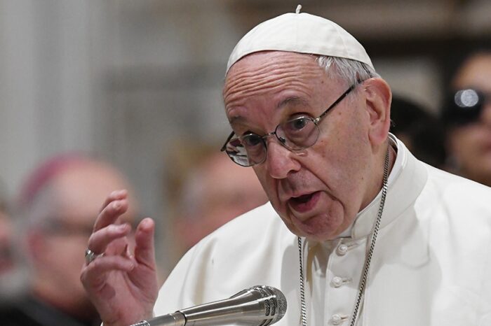 Francisco renovó su "compromiso" para erradicar el "mal" de los abusos en la Iglesia