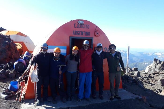 Un grupo de personas ciegas ascendieron el Volcán Lanín
