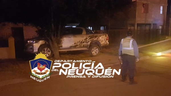 Conductor en estado de ebriedad, perdió el control de su camioneta y chocó un pilar