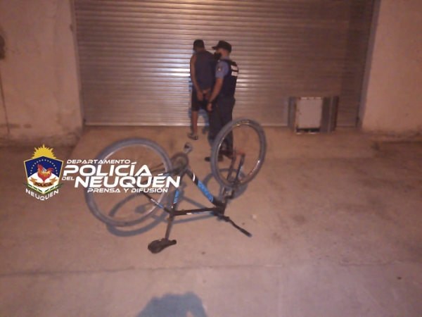 Circulaba con una bicicleta que no pudo justificar su propiedad y fue demorado
