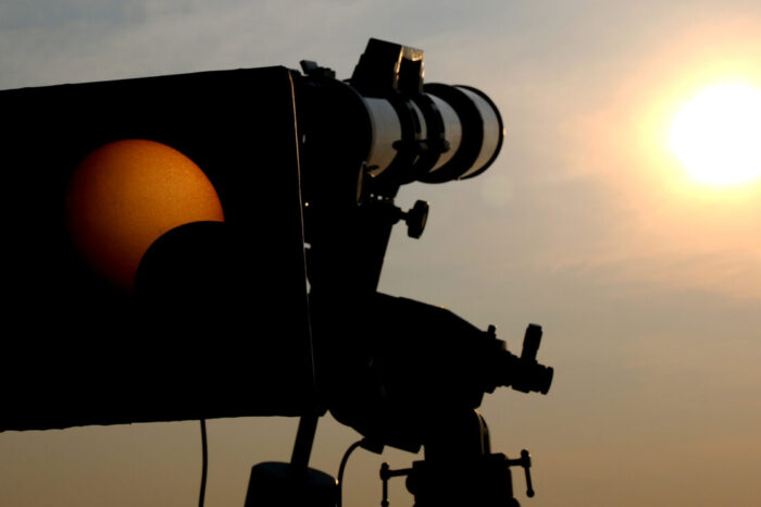 Charla virtual sobre el espectacular eclipse solar del 14 de diciembre