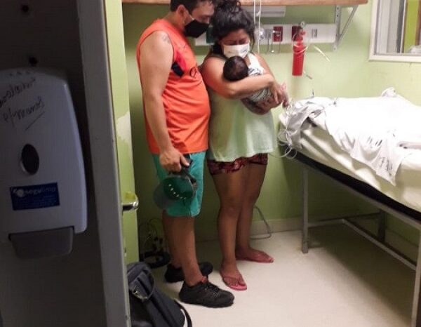 Personal Policial salvó la vida de un bebé