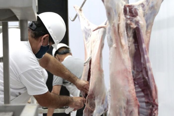 Gutiérrez puso en funcionamiento el matadero de Añelo