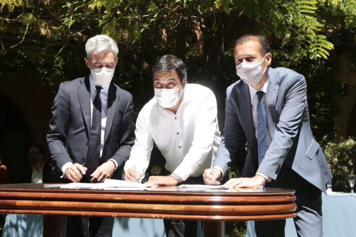 Gutiérrez y Meoni firmaron convenios por siete terminales de ómnibus