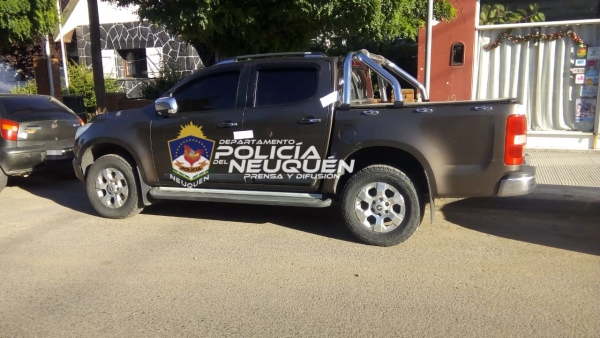 Rápido accionar policial recupera una camioneta a minutos de ser robada, dinero y otros elementos