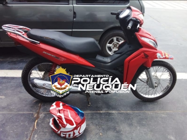 Demoran a un joven con una motocicleta robada