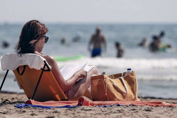 Especialistas recuerdan que el coronavirus "también se transmite al aire libre"
