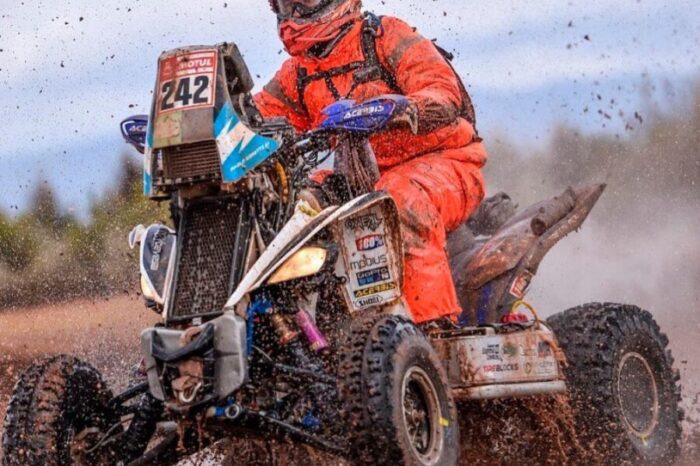 Los argentinos sobresalen en motos y cuatriciclos en el inicio del Rally Dakar