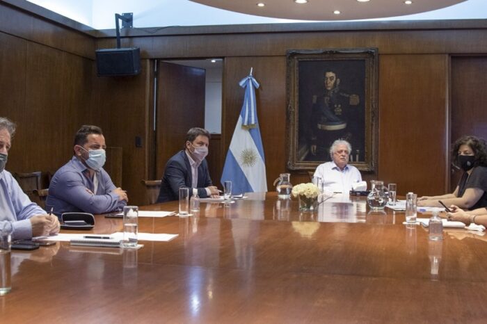 Ministros de Salud preocupados por la suba de casos y el comportamiento social