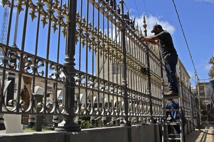 Restauran la protección del pino bajo el cual descansó San Martín tras la Batalla de San Lorenzo