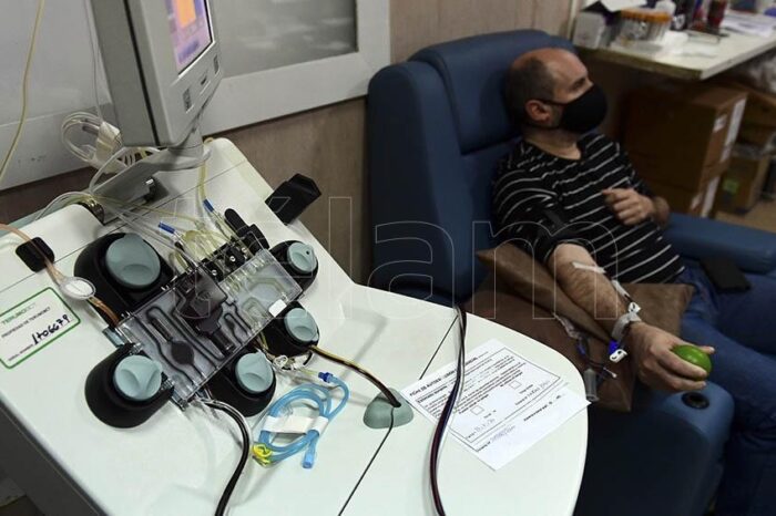 El New York Times destacó el tratamiento con plasma sanguíneo en Argentina