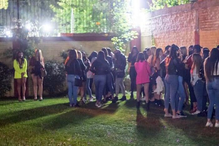 Multan por un millón de pesos a intendentes y vecinos por fiestas clandestinas