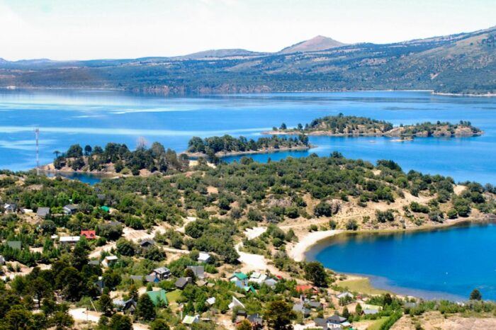 El turismo copo la zona de los lagos y la cordillera