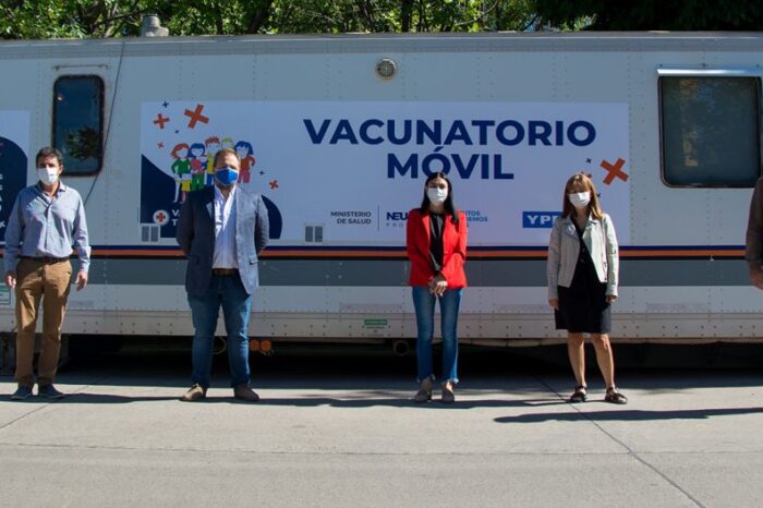 Calendario Regular: Salud inauguró dos vacunatorios móviles en la ciudad de Neuquén