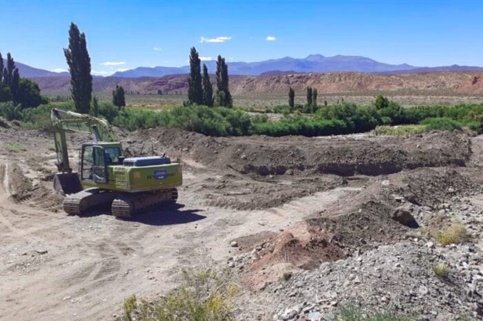 Finalizó la limpieza del canal principal de riego en Barrancas