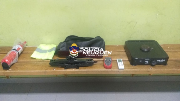 Registraba un pedido de captura y fue demorado por hurto