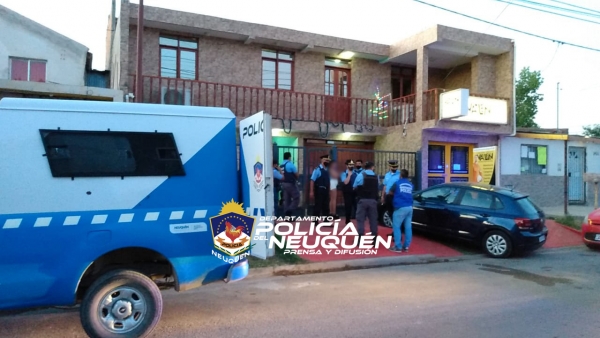 Policía clausura una fiesta clandestina en el bajo neuquino
