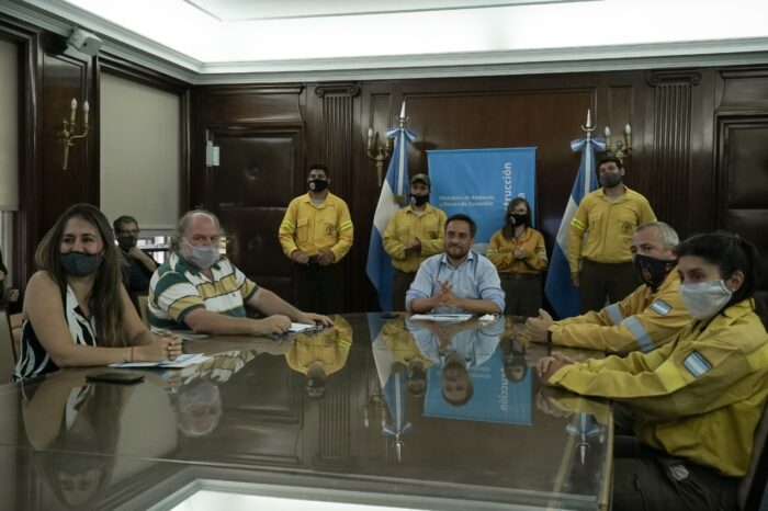 Se acordó el nuevo convenio colectivo de trabajo para 421 brigadistas que combaten incendios forestales