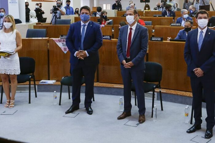 Gutiérrez asistió a la apertura de sesiones del deliberante neuquino
