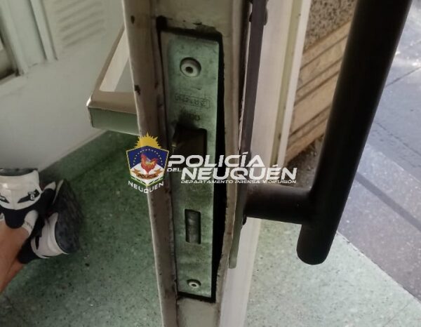 Personal Policial los demoró (infraganti) en el momento mismo de estar cometiendo un robo