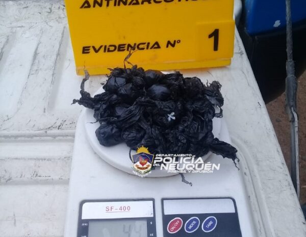 Manejaba borracho y el acompañante con estupefacientes, ambos fueron demorados