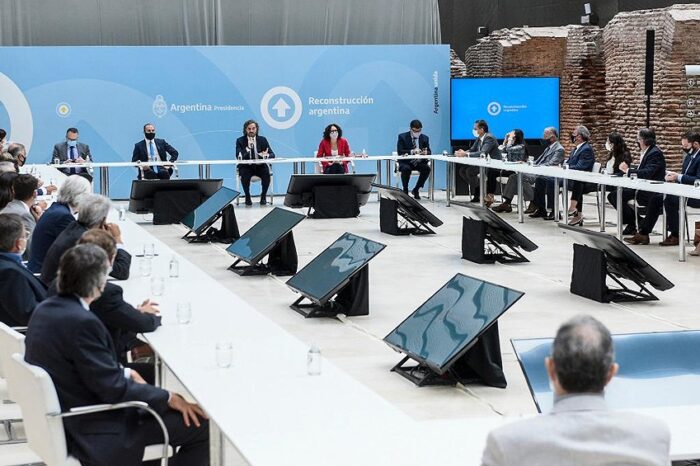 Gobierno y empresarios acordaron trabajar para bajar costos y subir el salario real