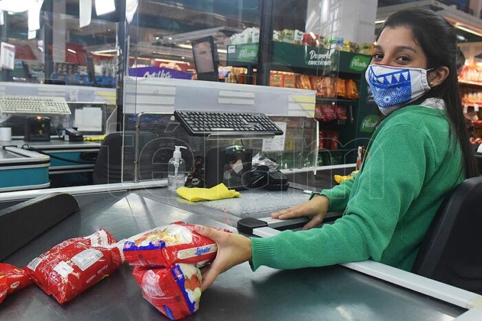 Una familia necesitó ingresos por $56.459 para no caer bajo la línea de la pobreza