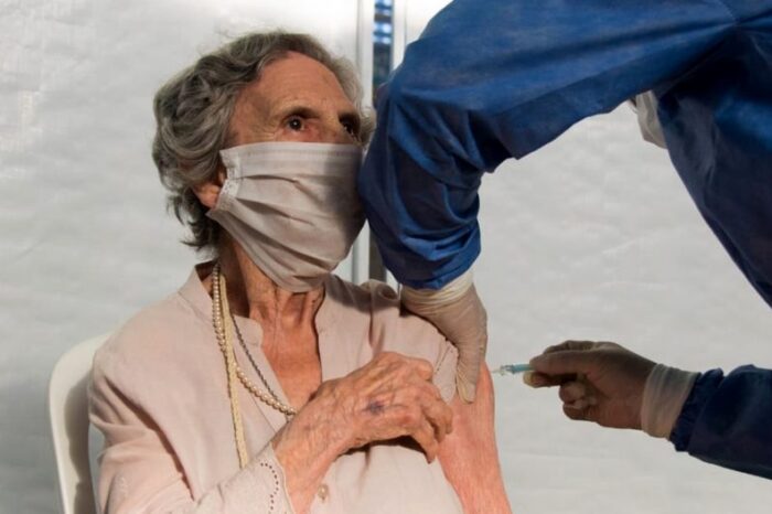 Vacunación COVID-19: hoy se vacunaron 985 personas en la provincia