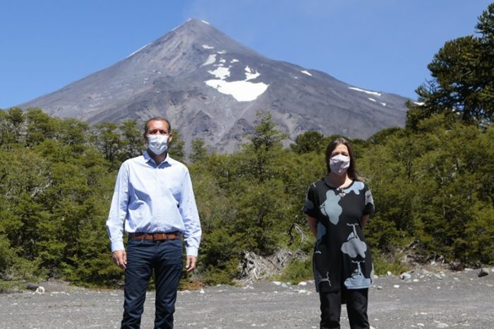 Gutiérrez inauguró el sistema de monitoreo en tiempo real del volcán Lanín