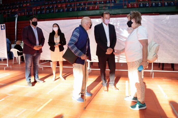 Comenzó la vacunación de la población entre 80 y 90 años en Neuquén