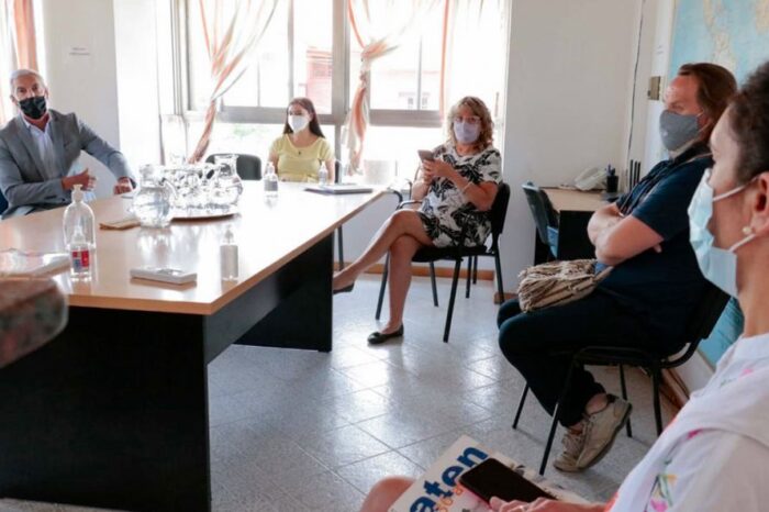 El gobierno neuquino presentó una oferta de incremento salarial para docentes