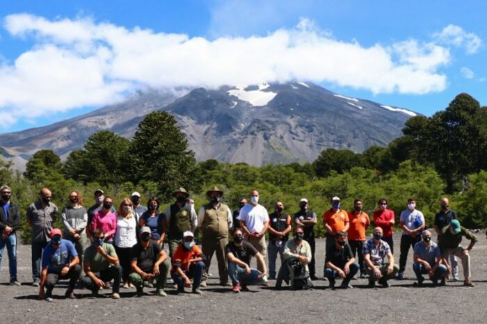 Comenzó la instalación de la primera red de monitoreo del volcán Lanín