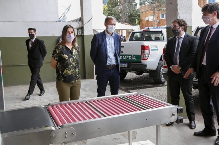 Entregan vehículos y equipamiento para las Fuerzas Federales