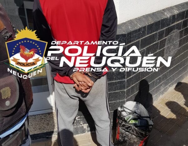 Estaban provocando un desorden en la vía publica, uno fue demorado por un pedido de captura