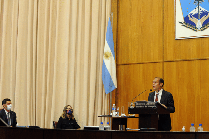 Proyectos presentados por el gobernador Omar Gutiérrez en sesión especial