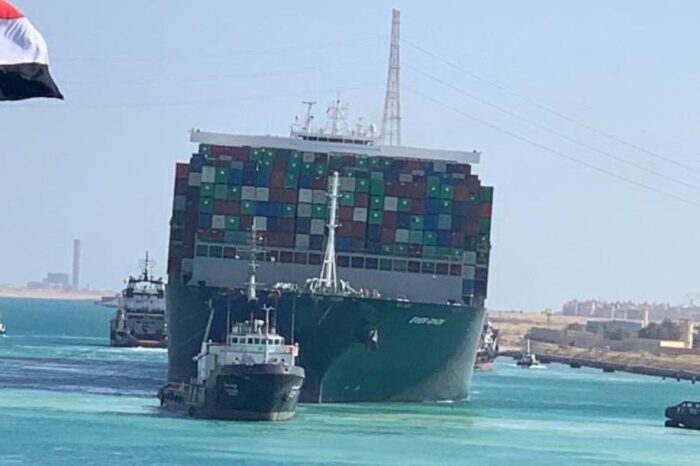 Las maniobras para intentar reflotar el barco encallado desde el martes pasado han tenido éxito esta madrugada